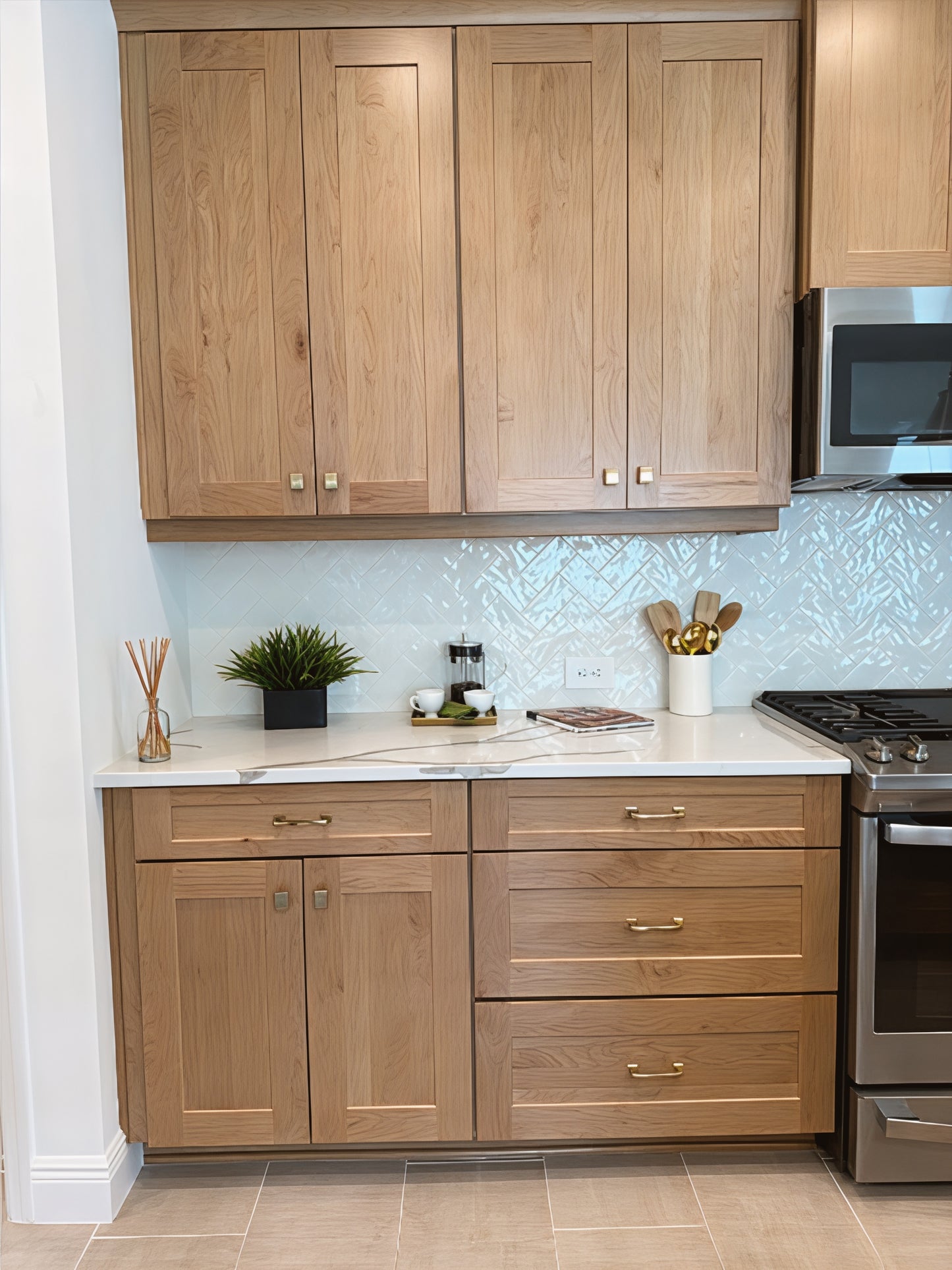 Shaker Natural Oak 24"D Base Cabinet with 2 Doors & 2 Drawers