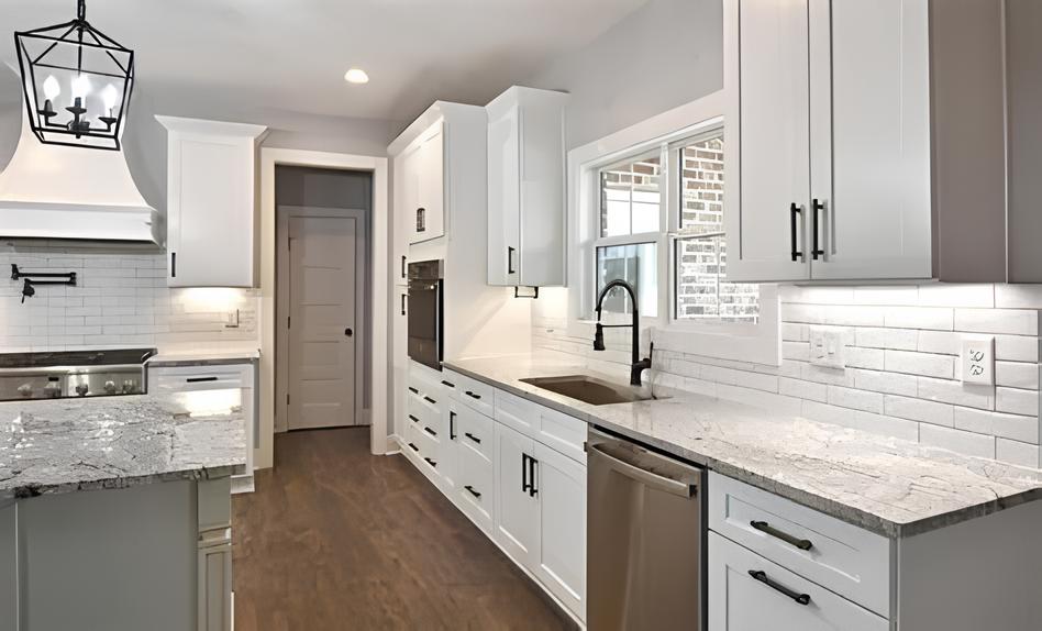White Shaker Sink Base Cabinet – 2 Doors & 2 False Drawer
